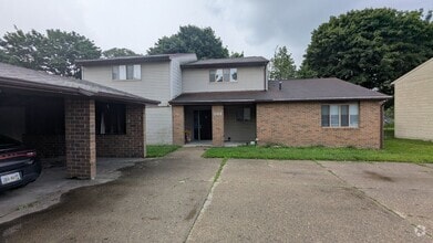 Building Photo - 801 Kerns Dr NE