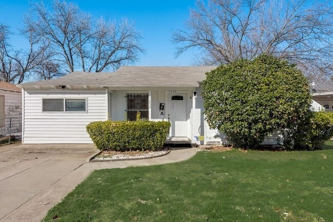 Photo - 1233 Marion Avenue Unit House