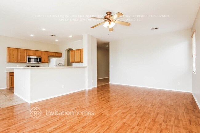 Foto del edificio - 3213 S 103rd Dr