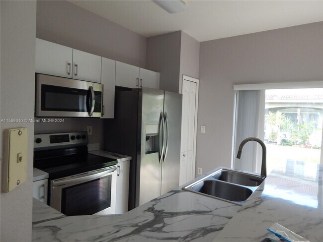 Foto del edificio - 8976 W Flagler St
