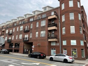 Building Photo - 360 S Elm St
