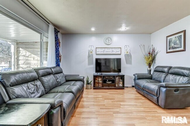 Foto del edificio - 77 Bonnie Brook Rd