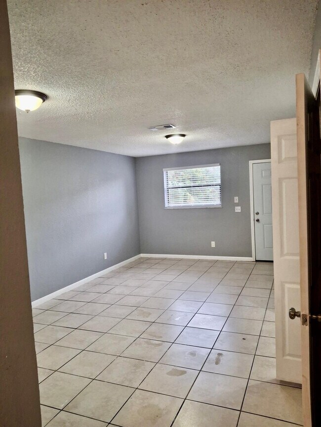 Building Photo - 910 Wagner Pl