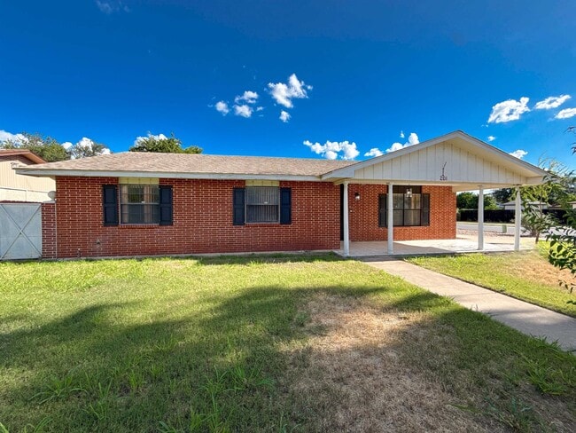 Foto del edificio - 201 Gumwood Ln