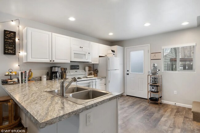 Foto del edificio - 2B/1.5BA Duplex for Rent