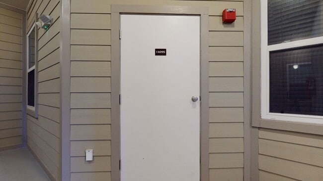 Building Photo - Most utilities included in rent! Top floor...