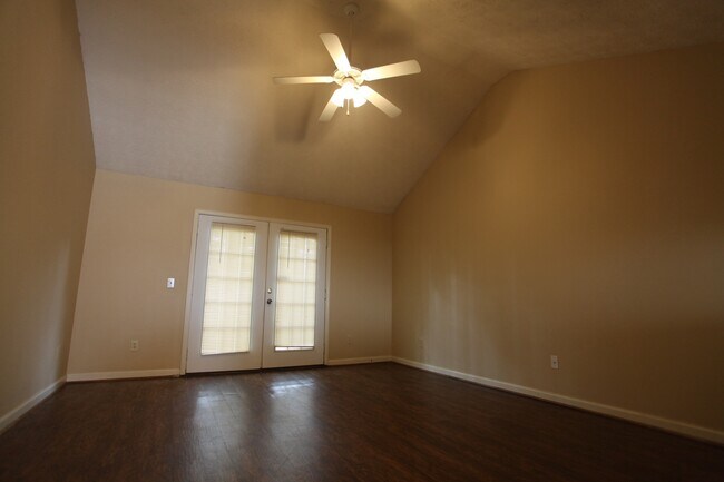 Foto del edificio - Spacious Duplex for Rent
