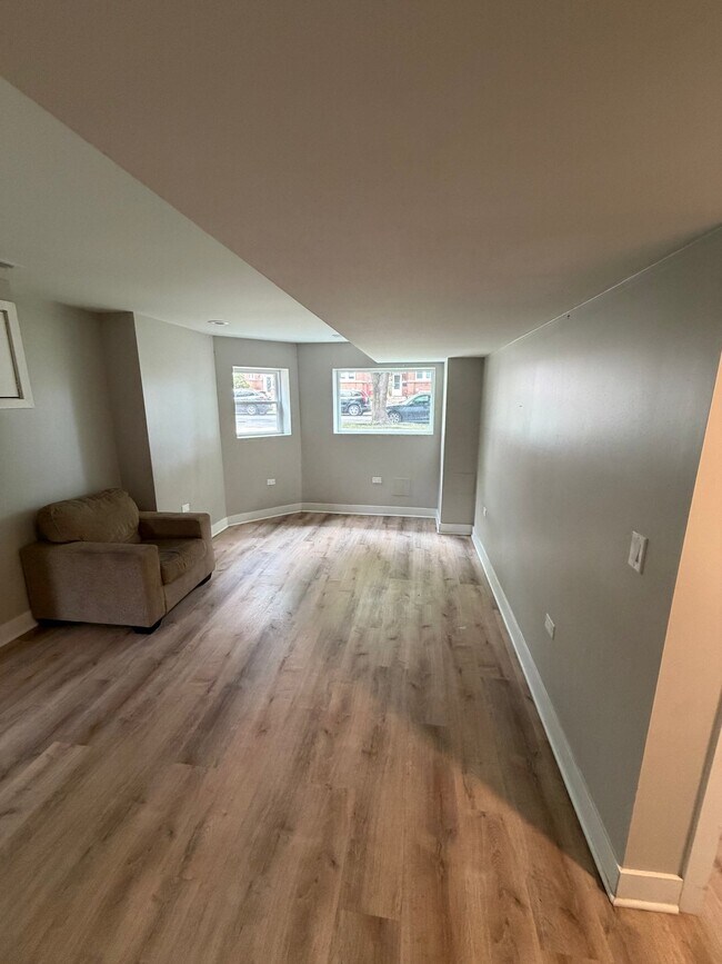 Foto del edificio - 4825 W Oakdale Ave