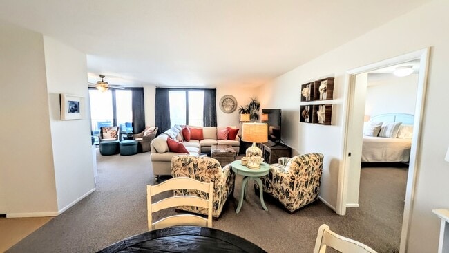 Building Photo - Annual UNfurnished Siesta Key Gulf front 2/2 condo with water views!