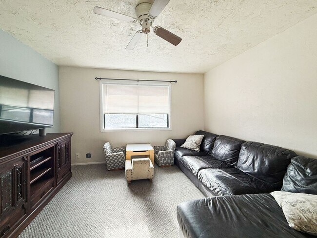 Building Photo - G7UG