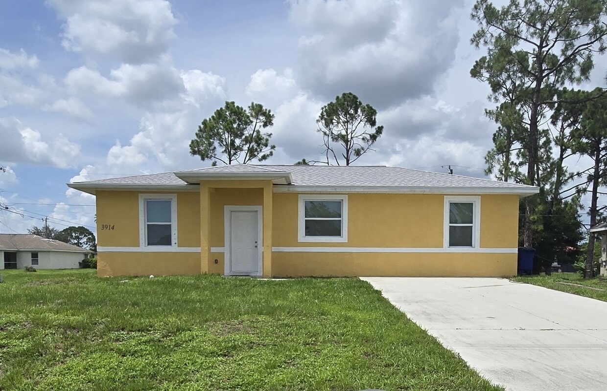 Primary Photo - GREAT SW LEHIGH LOCATION-THREE BEDROOM -2 ...