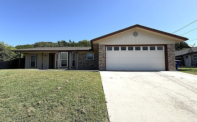 Building Photo - 2403 Phyllis Dr