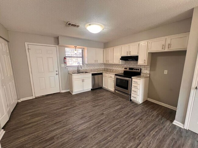 Foto del edificio - 1800 Labette Manor Dr