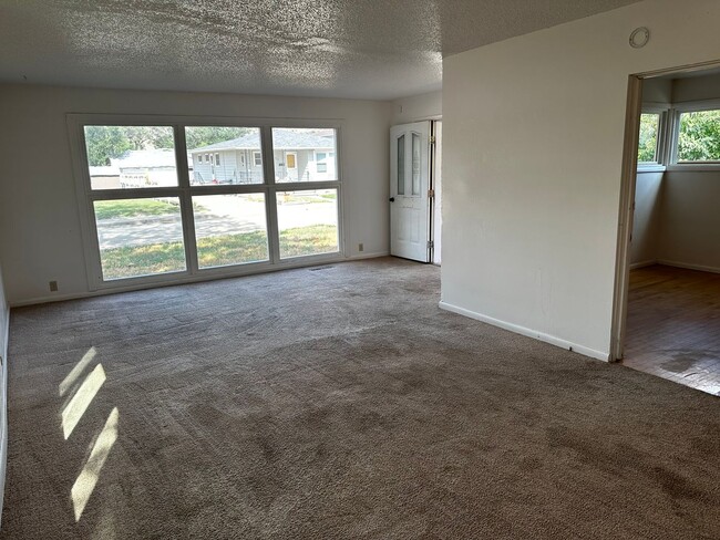 Foto del edificio - 1930s home with updates in quiet neighborhood