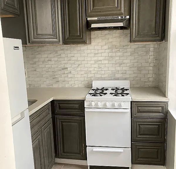 Building Photo - 571 Nostrand Ave