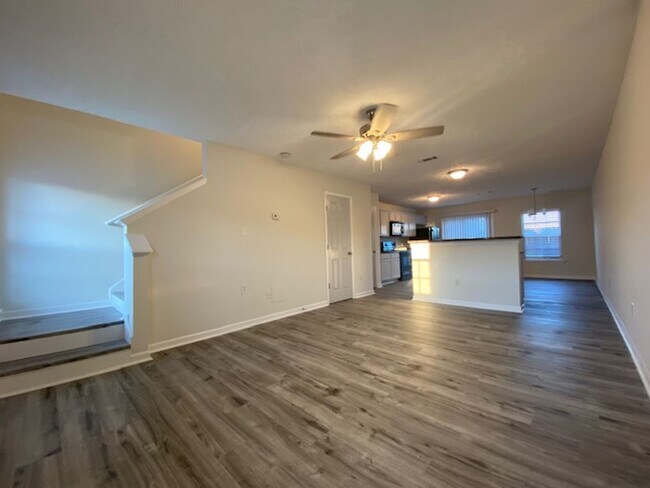 Foto del edificio - Great 2 Bedroom 2 1/2 Bath Townhouse in Smyrna!