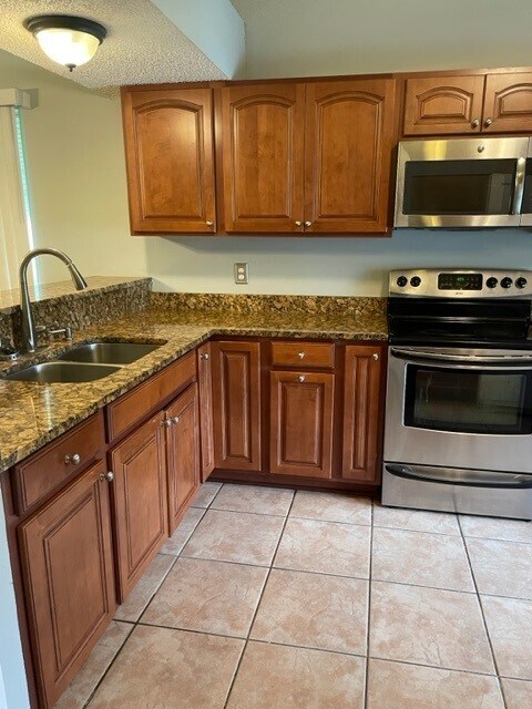 Building Photo - 744 Aquatic Dr