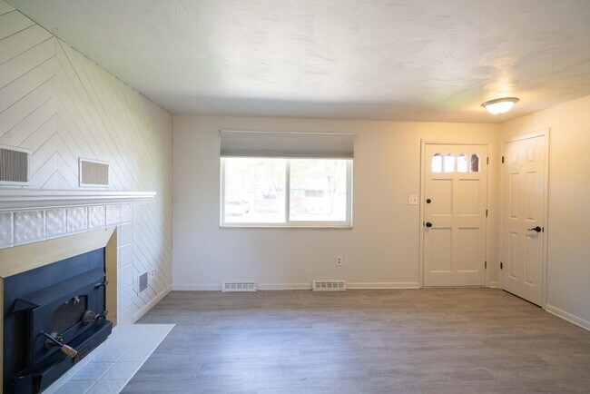 Foto del edificio - 4 Bedroom 2 Bathroom Home in Longmont