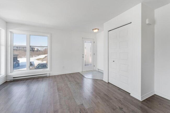 Building Photo - 582 du Plateau Boulevard