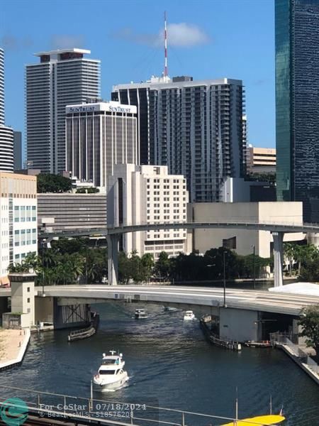 Foto del edificio - 690 SW 1st Ct