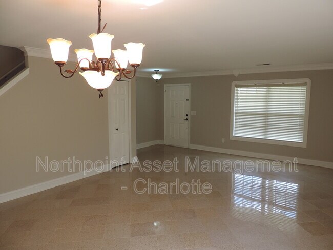 Foto del edificio - 4115 Rosefield Ct