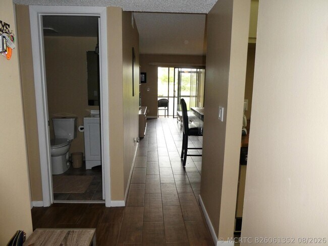 Foto del edificio - 7209 Golf Colony Ct