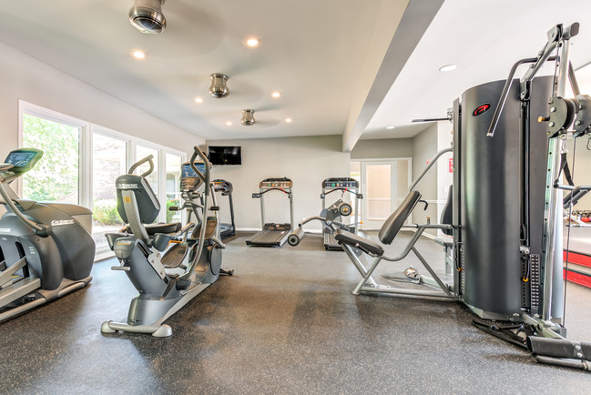 Gimnasio - Canter Chase Apartments