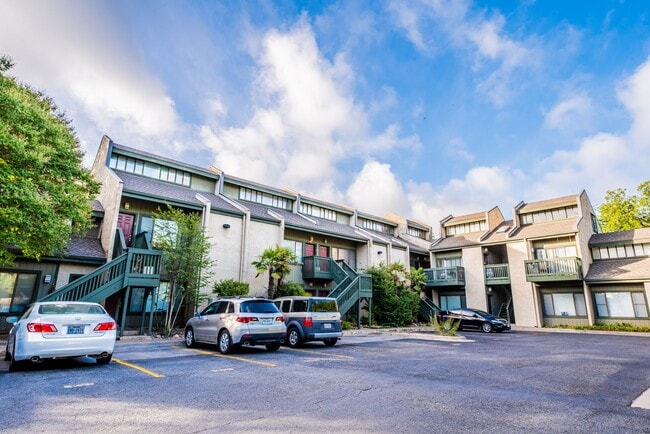 Building Photo - 601 Nelray