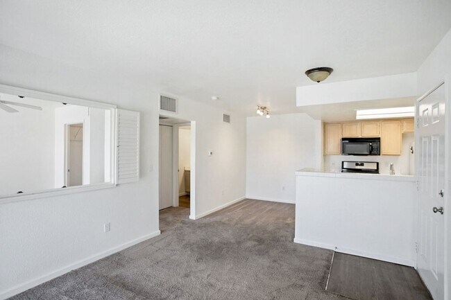 Foto del edificio - Beautiful Summerlin 1 Bed Condo