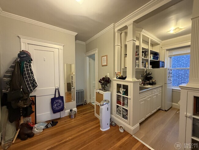 Building Photo - 11 Gray St