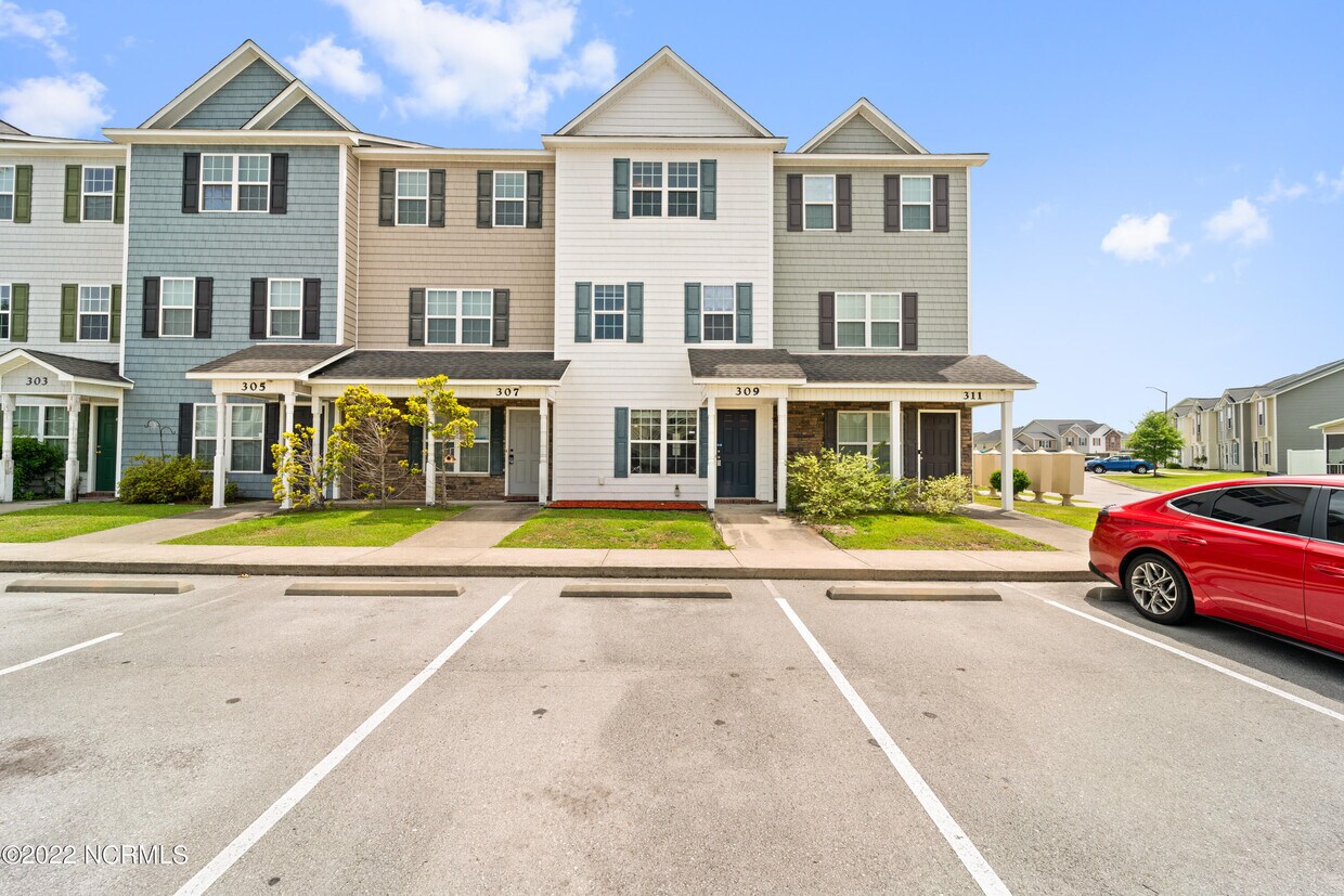 309 Caldwell Loop, Jacksonville, NC 28546 Townhouse for Rent in