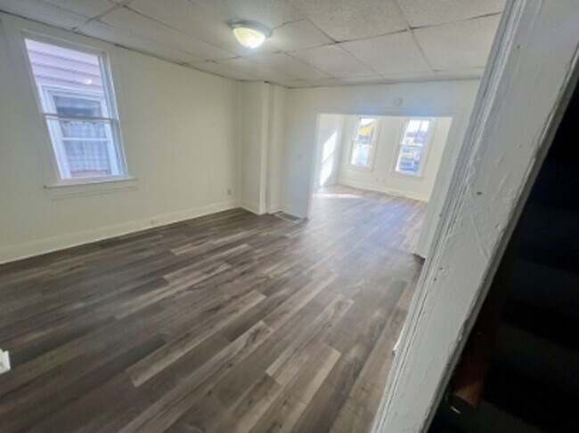 Foto del edificio - AVAILABLE FOR SHOWING!!! 4BR / 1BA.