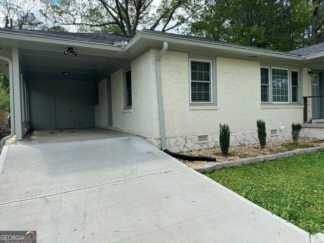 Building Photo - 2125 Seavey Dr