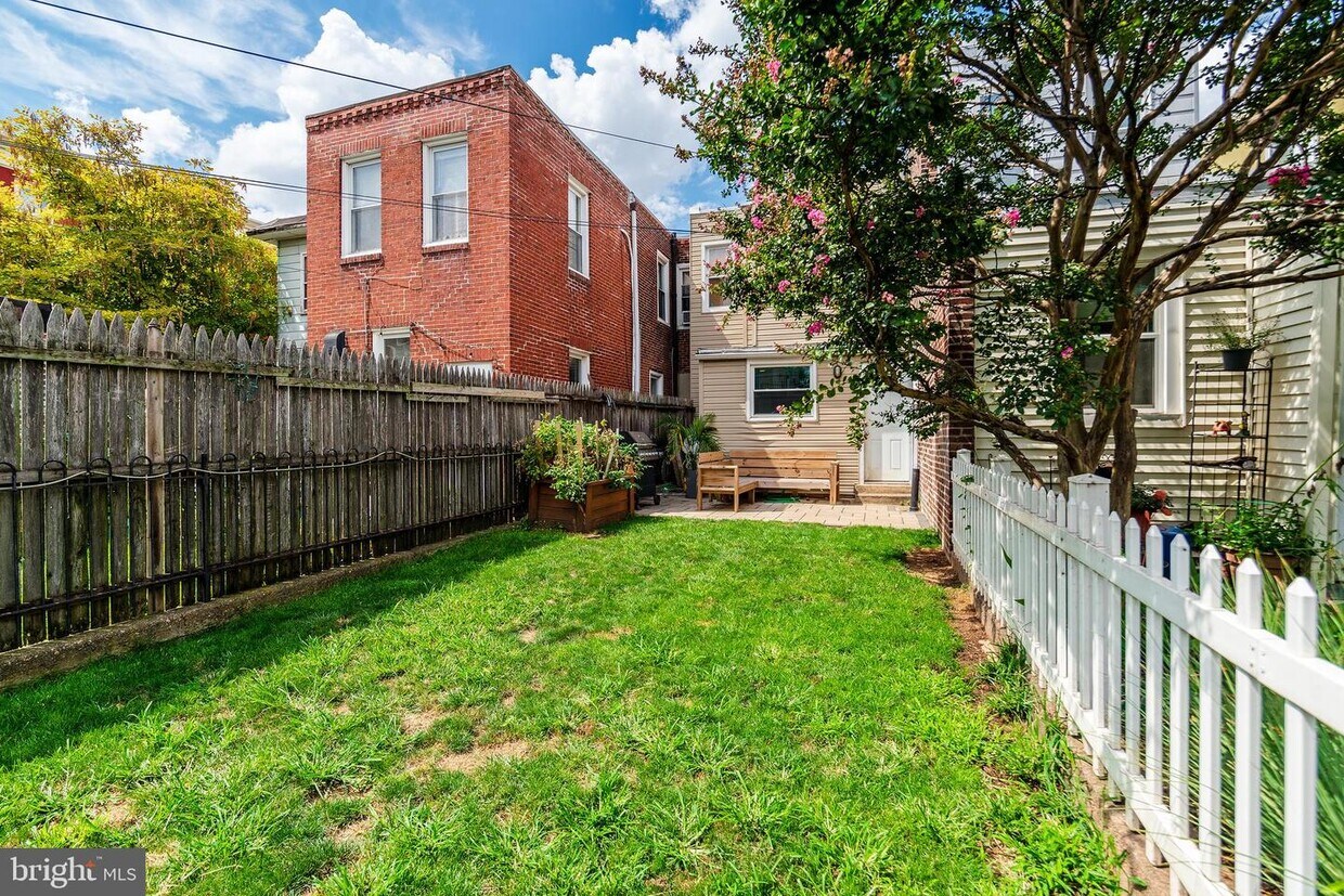 2627 E Thompson St, Philadelphia, PA 19125 Townhome Rentals in