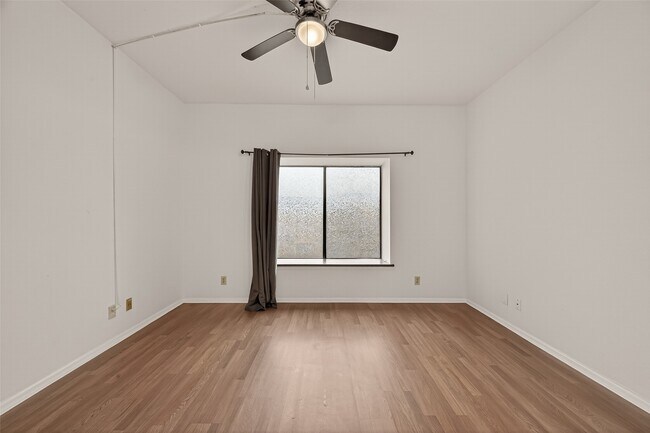 Foto del edificio - 2211 S Braeswood Blvd