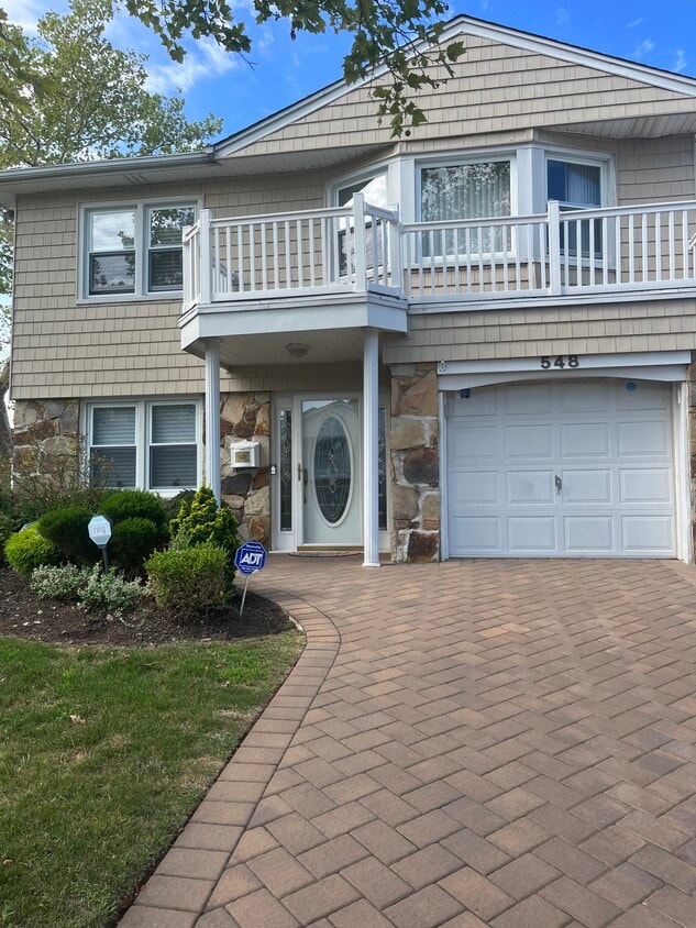 Primary Photo - 548 Klondike Ave