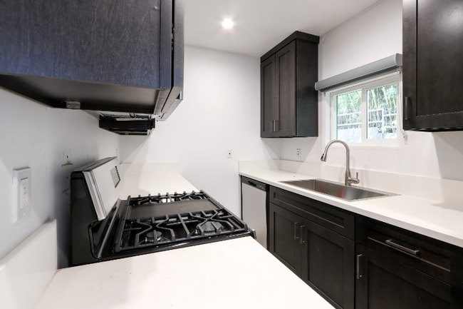 Building Photo - 410 Lucas Ave