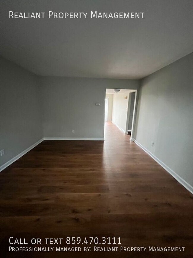 Foto del edificio - 425 Lenney Dr