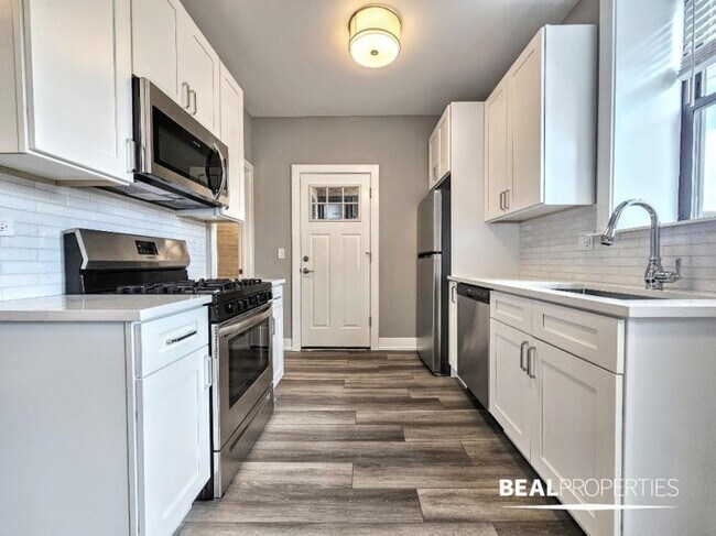Foto del edificio - 2 bedroom in CHICAGO IL 60613