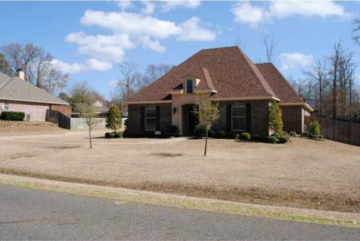 Primary Photo - *BEAUTIFUL HOME IN HAUGHTON**POOL*