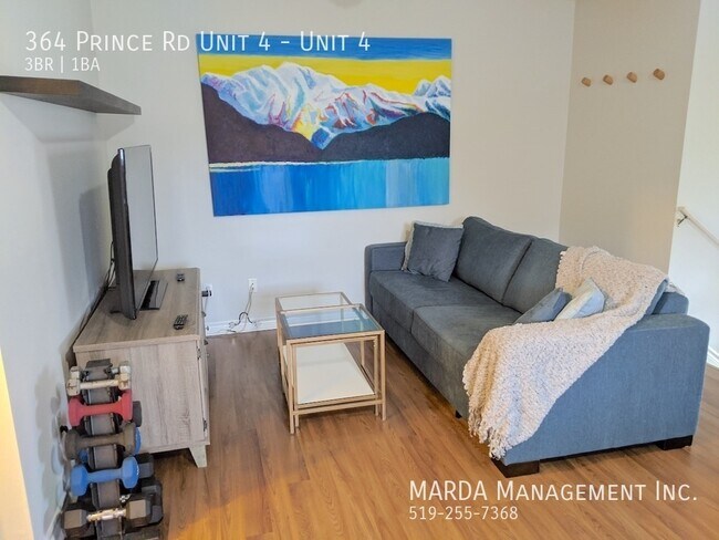 Building Photo - COZY 3 BED/1 BATH - WEST END PLUS HYDRO & WATER! 1/2 MONTH FREE!