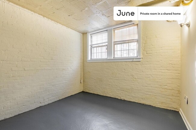 Foto del edificio - Room in Shared 4 bed/2 bath home