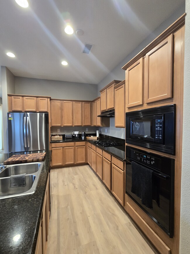 Building Photo - 992 Bella Rosa Dr