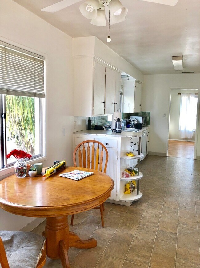 Building Photo - 4 Bedroom w/ POOL and Huge yard!