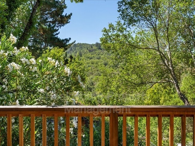 Building Photo - 2054 Madrone Ave