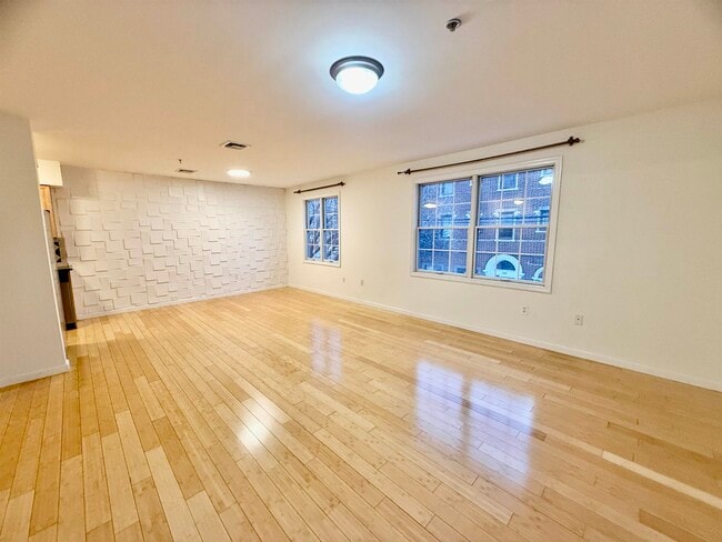 Foto del edificio - 301 61ST St