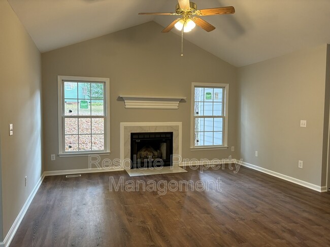 Building Photo - 913 Amersham Ln