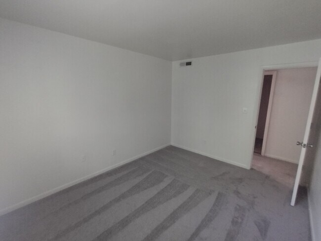 Foto del edificio - 600 Reusens Rd