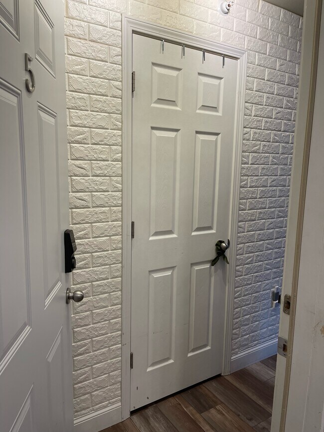 Foto del edificio - 829 Canada Ave