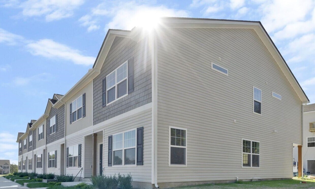 Primary Photo - 3 BR 2.5 New Construction Townhome Availab...